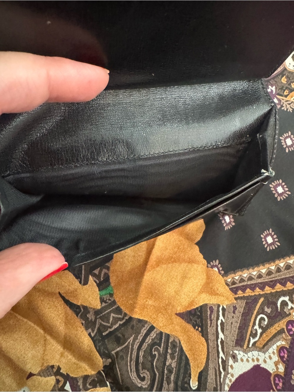 Vintage Gucci Black Leather Wallet with Gold horsebit Hardware - Picture 6 of 14